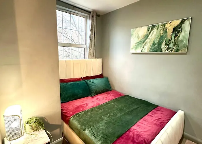 Spacious 3 Bedroom Flat In Kings Cross, St 159