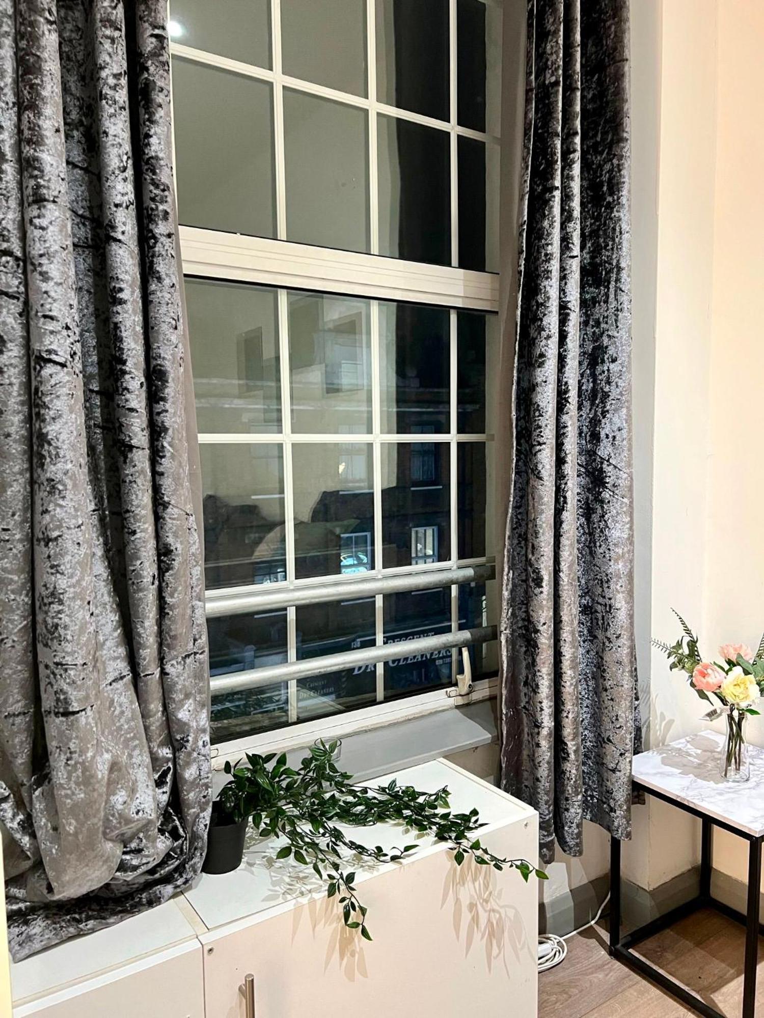 Apartment Spacious 3 Bedroom Flat In Kings Cross, St 159 London