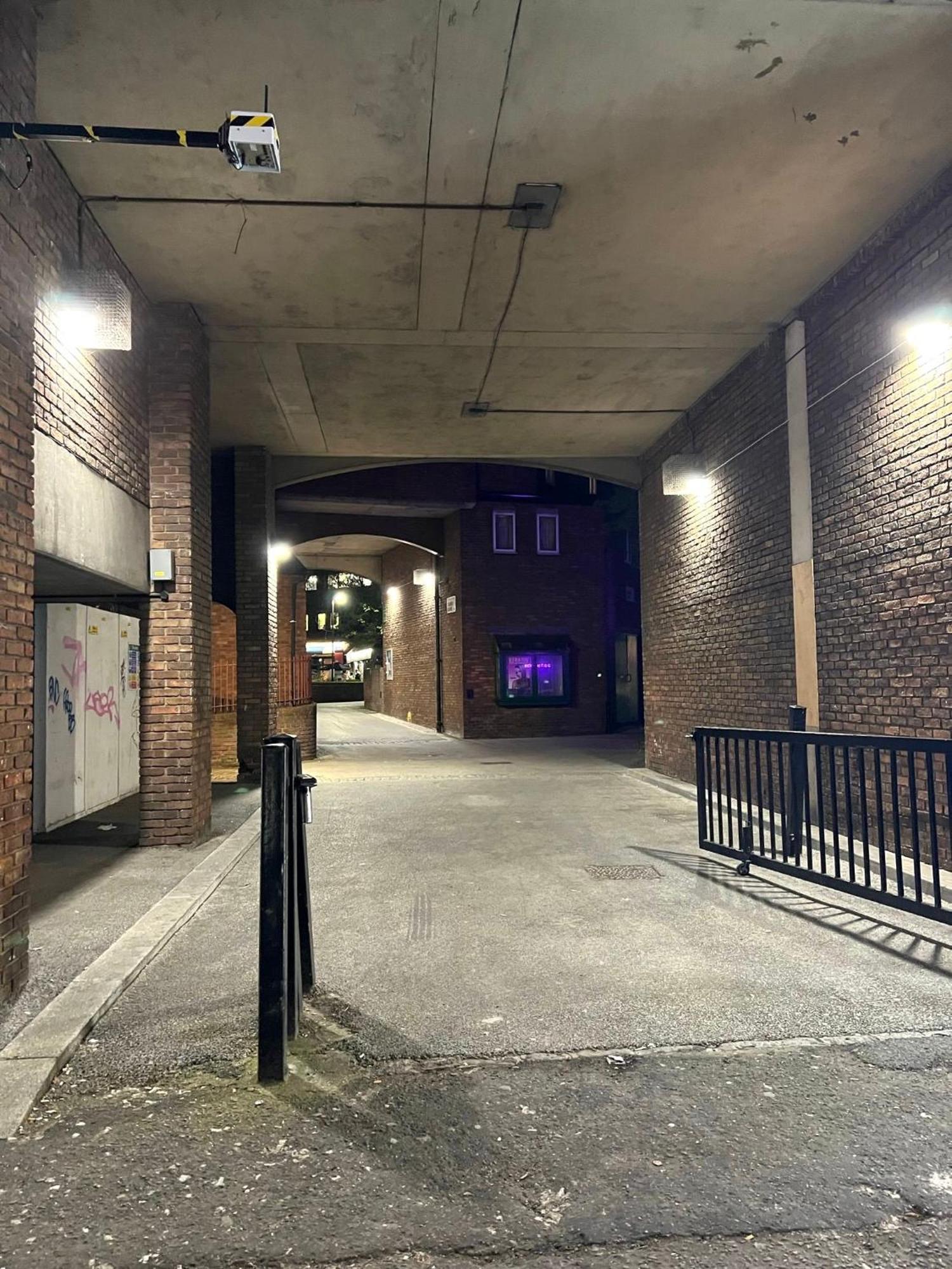 Spacious 3 Bedroom Flat In Kings Cross, St 159 *