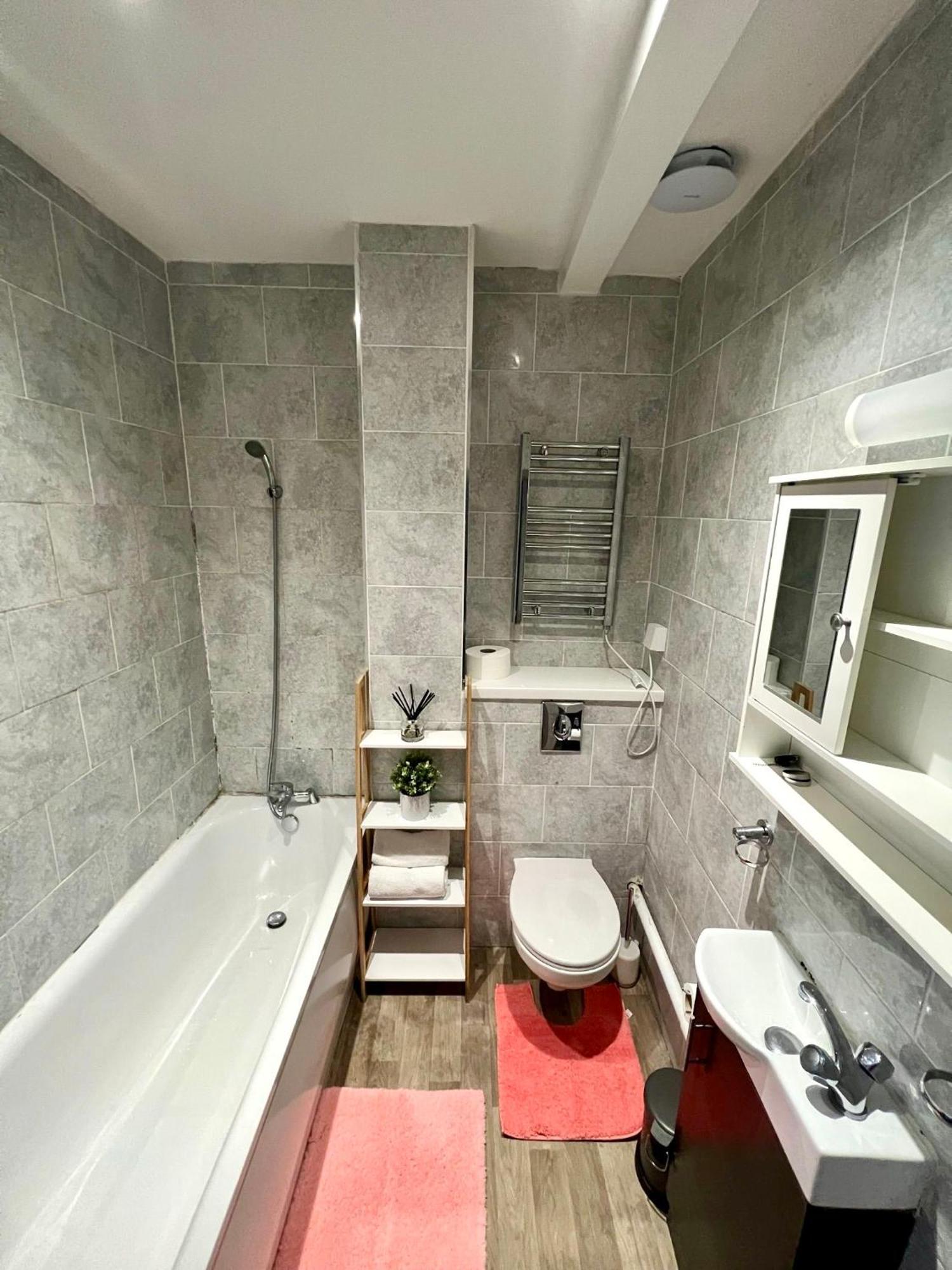 Spacious 3 Bedroom Flat In Kings Cross, St 159 London