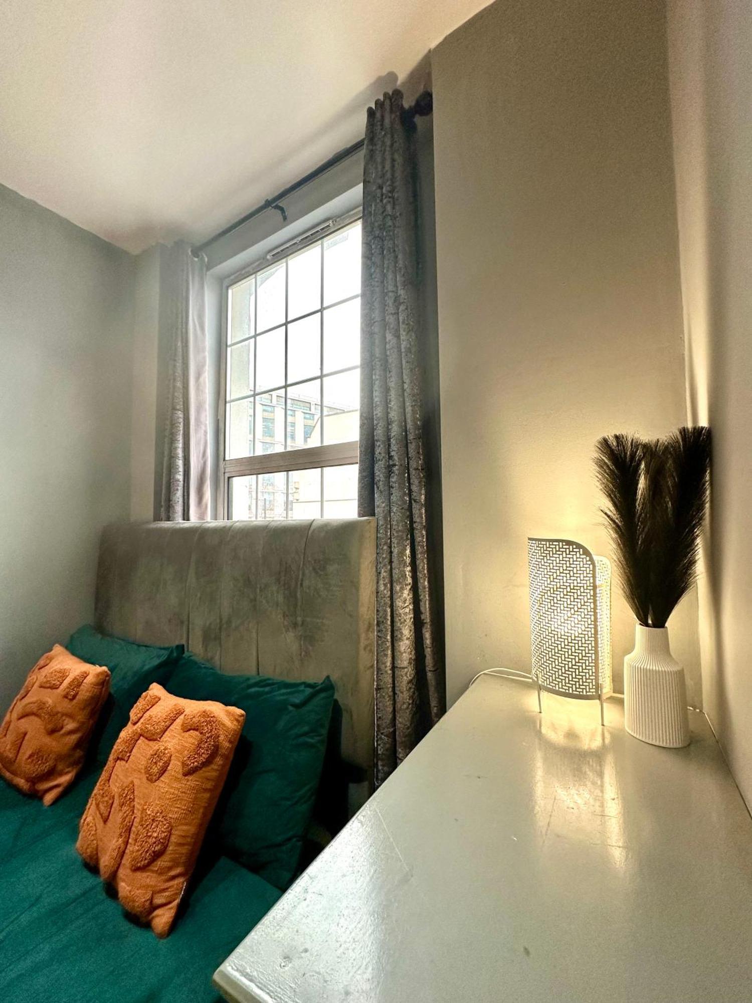 Spacious 3 Bedroom Flat In Kings Cross, St 159 London