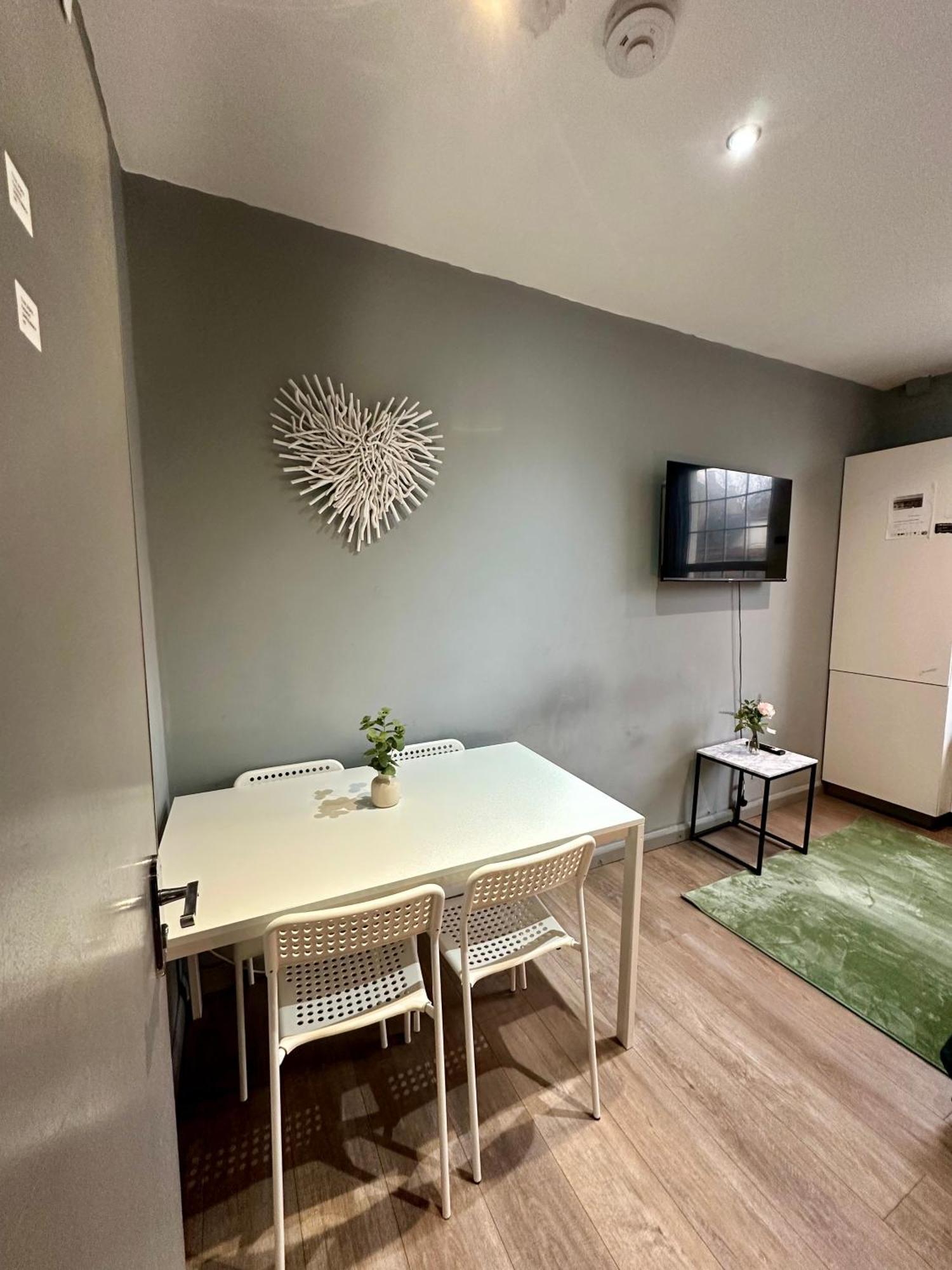 Spacious 3 Bedroom Flat In Kings Cross, St 159 London