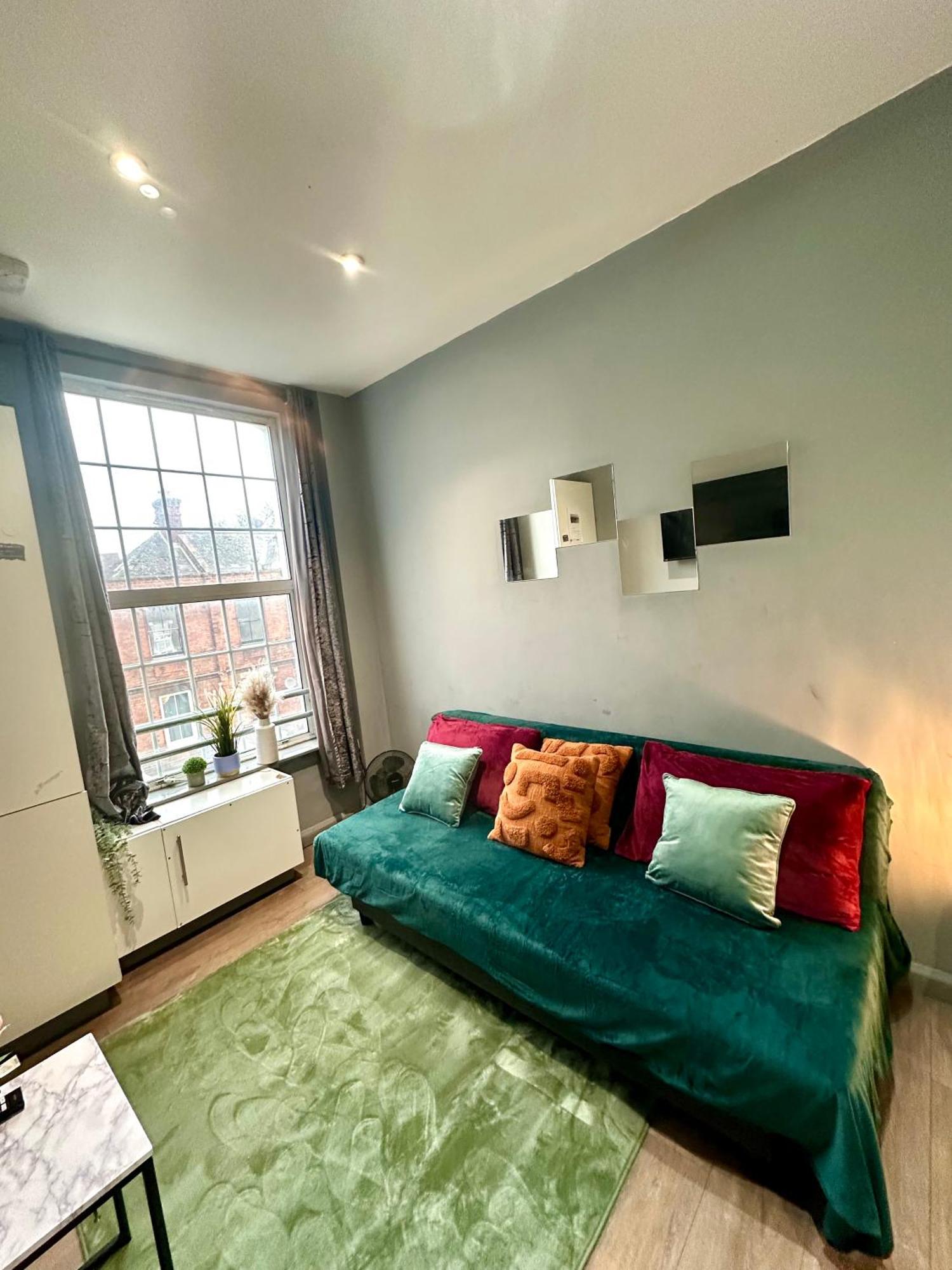 Spacious 3 Bedroom Flat In Kings Cross, St 159