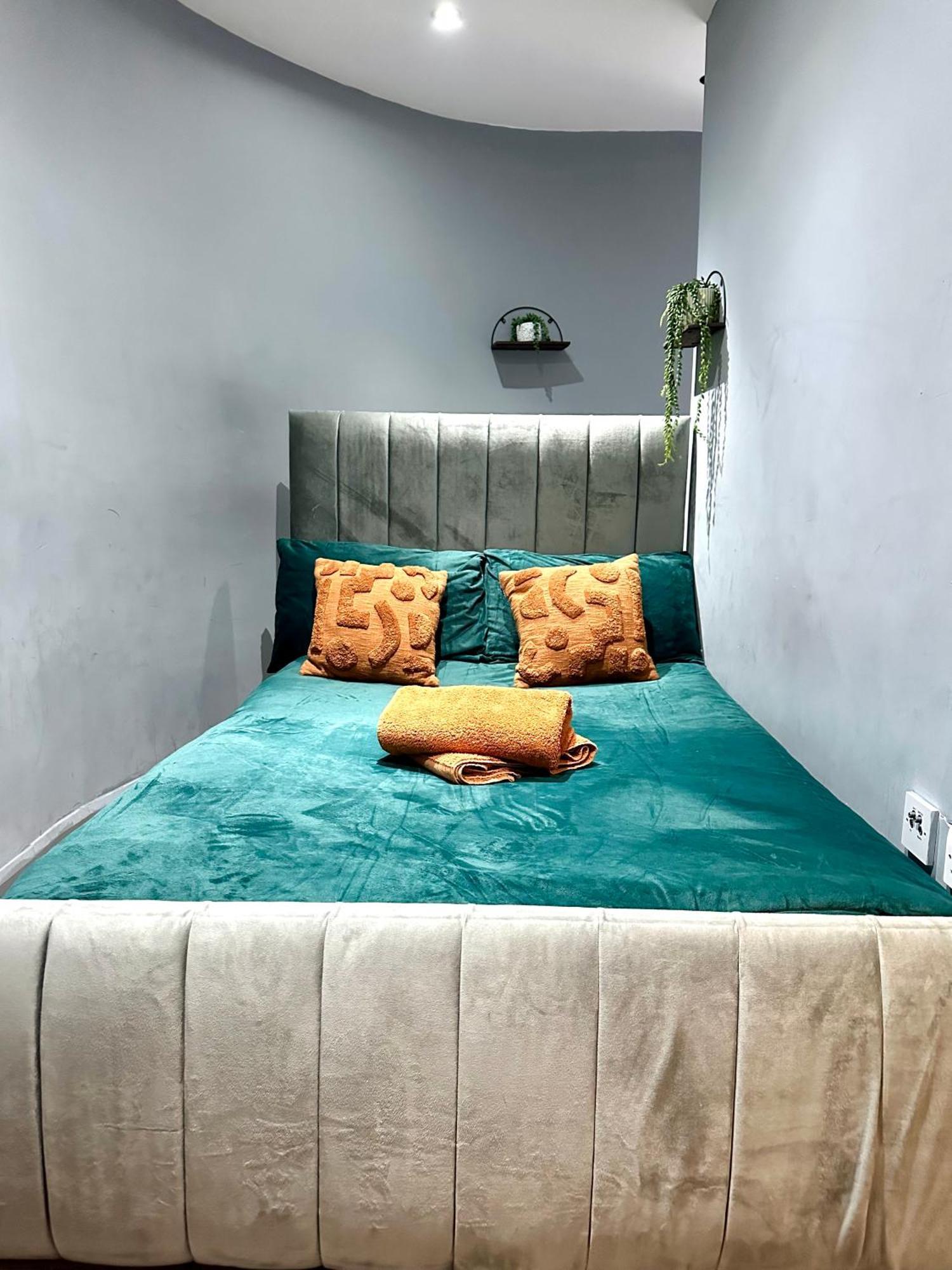 Spacious 3 Bedroom Flat In Kings Cross, St 159