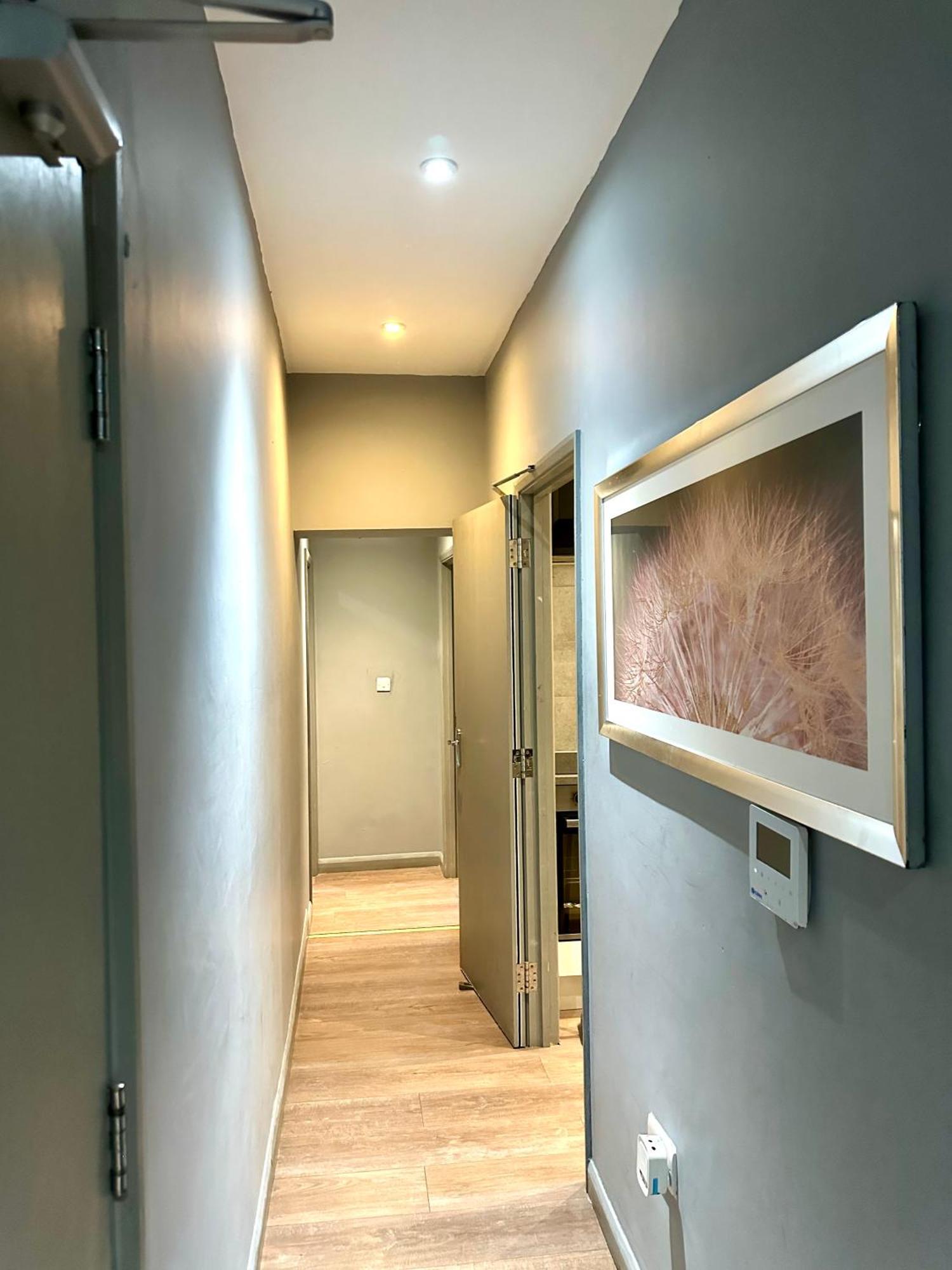 Spacious 3 Bedroom Flat In Kings Cross, St 159 *